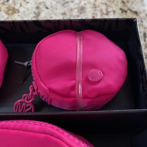 Steve Madden Belt Bag and Two Pouches in Gift Set Box - Picture 3 of 5